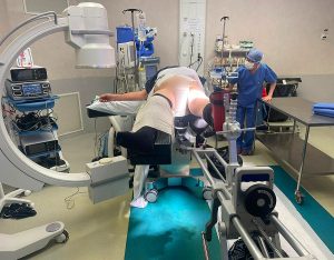 bloc-operatoire-clinique-mont-louis-prothese-de-hanche-mini-invasive